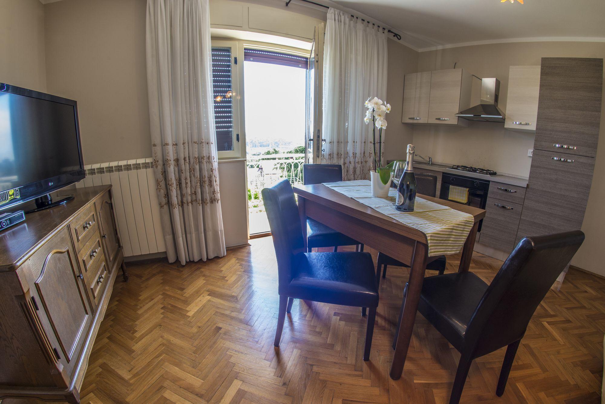 Diegos Apartments Pula Exterior photo